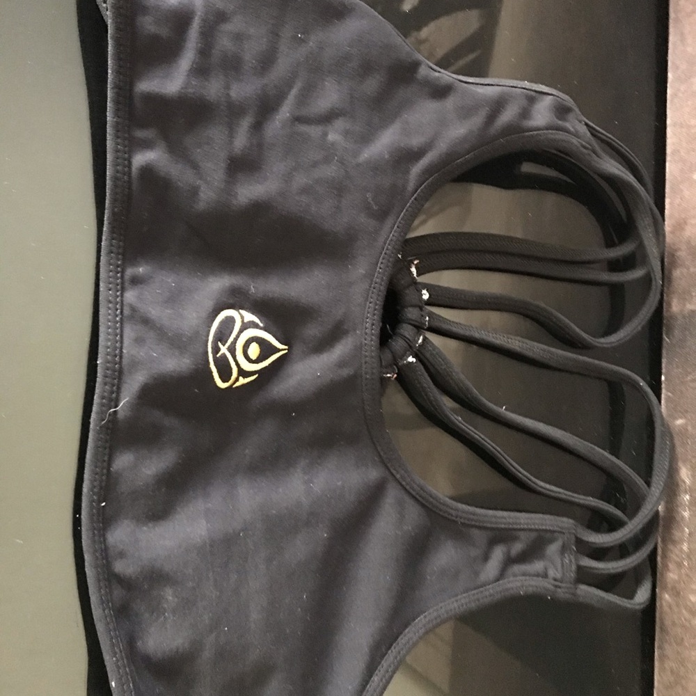 Strappy black Yoga-Bra. Size S/M.